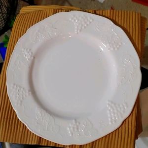 Milk glass set